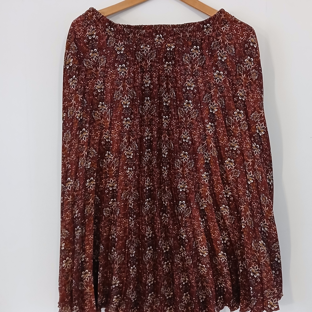 Max Studio New-With-Tags Maxi Floral Pattern Pleated Skirt Size Large.